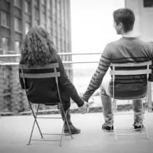 pareja-sentada